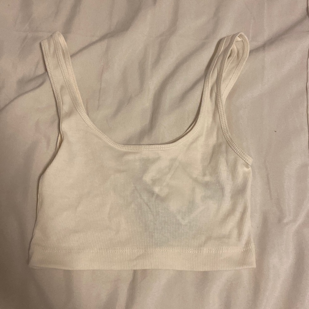 ✅white crop top